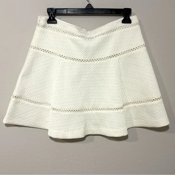 Banana Republic Cream Textured A-Line Skirt – Size 2 - Picture 2 of 7